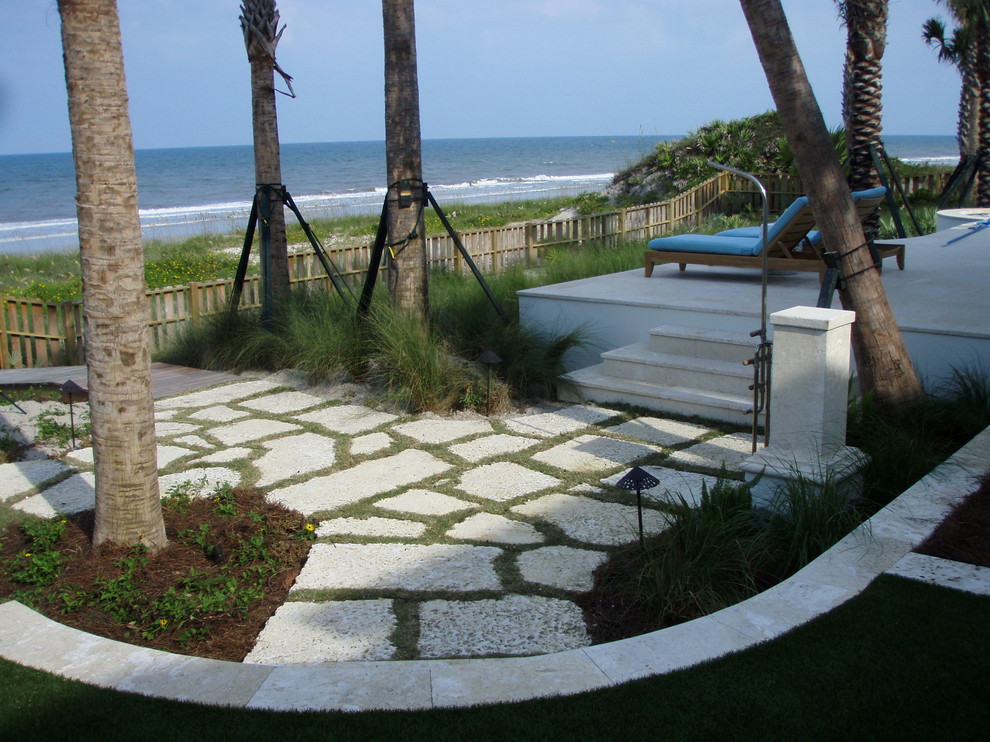 Inspiration for a mid-sized traditional backyard patio in Jacksonville with an outdoor shower, natural stone pavers and no cover.