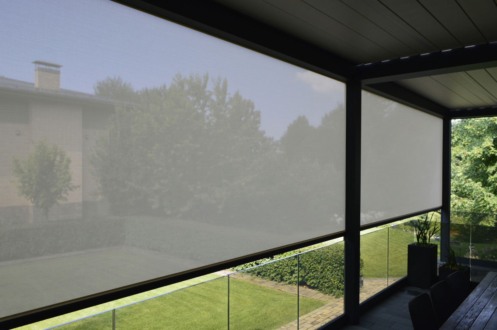 Сдвоенная биоклиматическая пергольная конструкция Renson Camargue