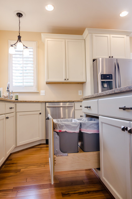 Transitional Kitchen Conversion nyklassisk-koek