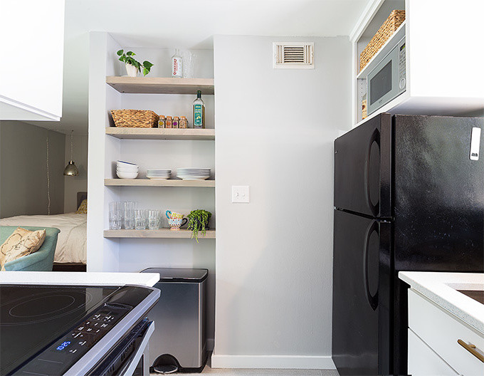 Transitional home design photo in Austin