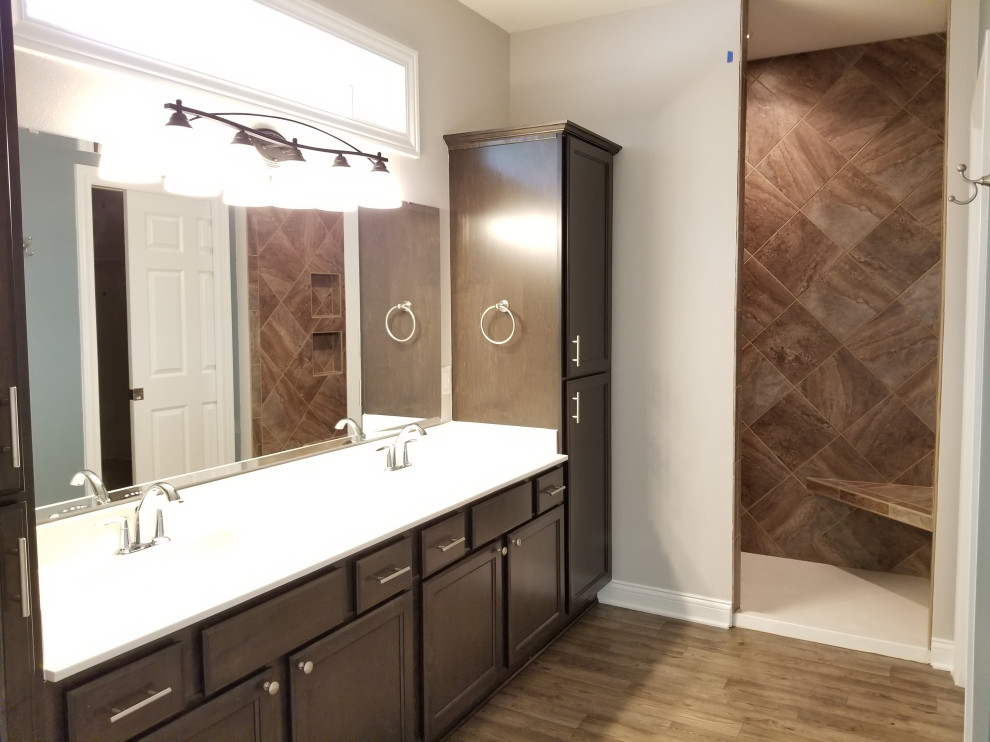 Bathroom - bathroom idea in Milwaukee