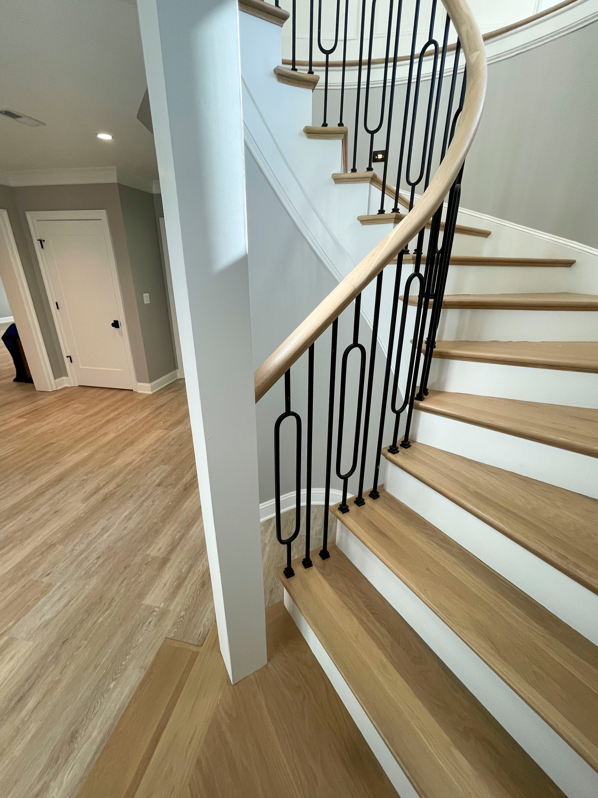95_Remarkable and elegant floating elliptical staircase, McLean, VA 22101