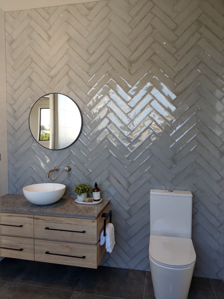 Inspiration for a contemporary bathroom in Gold Coast - Tweed.