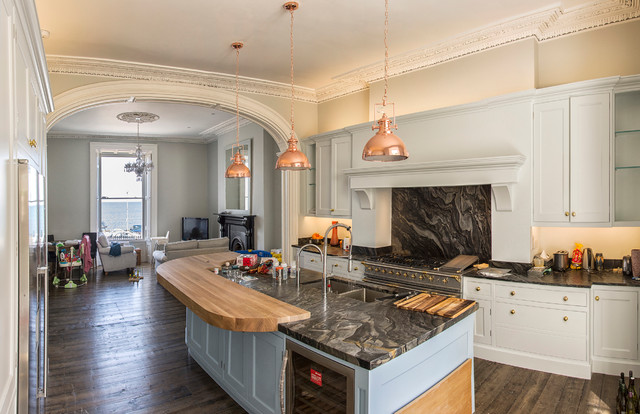 Transitional Kitchen nyklassisk-koekken