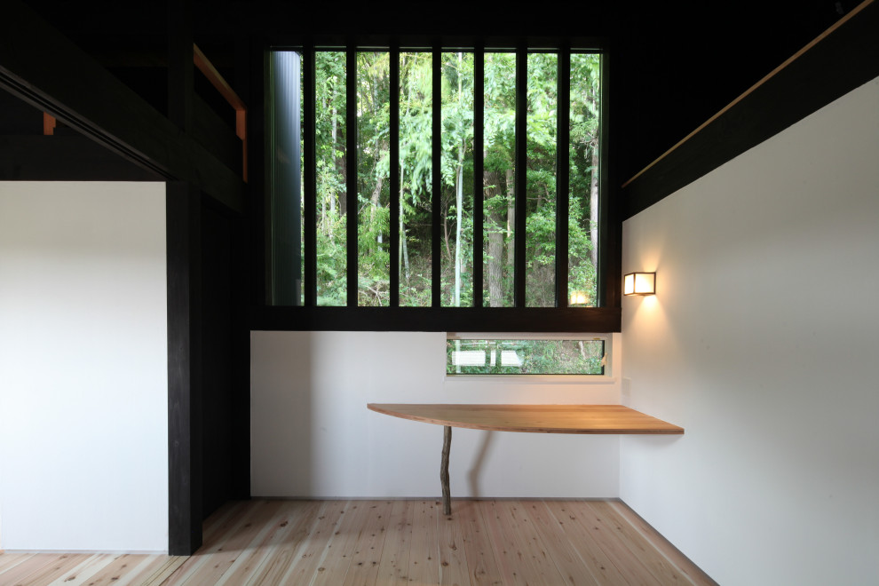 Inspiration for a mid-sized asian study room in Tokyo Suburbs with white walls, medium hardwood floors and a built-in desk.
