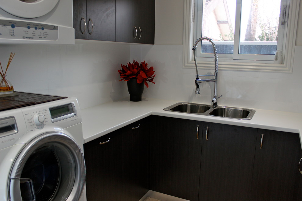 Inspiration for a contemporary laundry room in Sydney.
