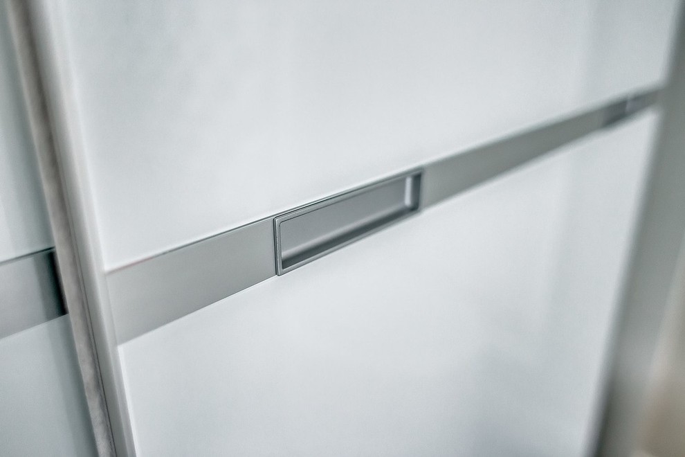 Лаконичный шкаф-купе (Raumplus)