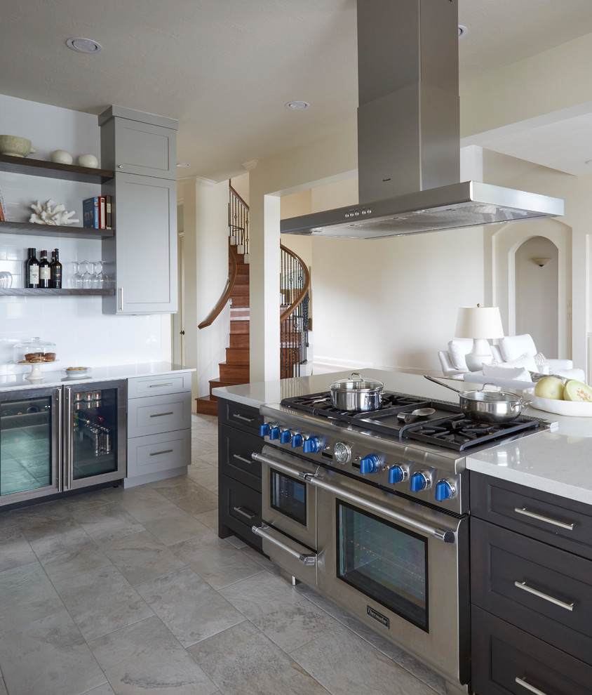 Kitchen - transitional kitchen idea in Houston
