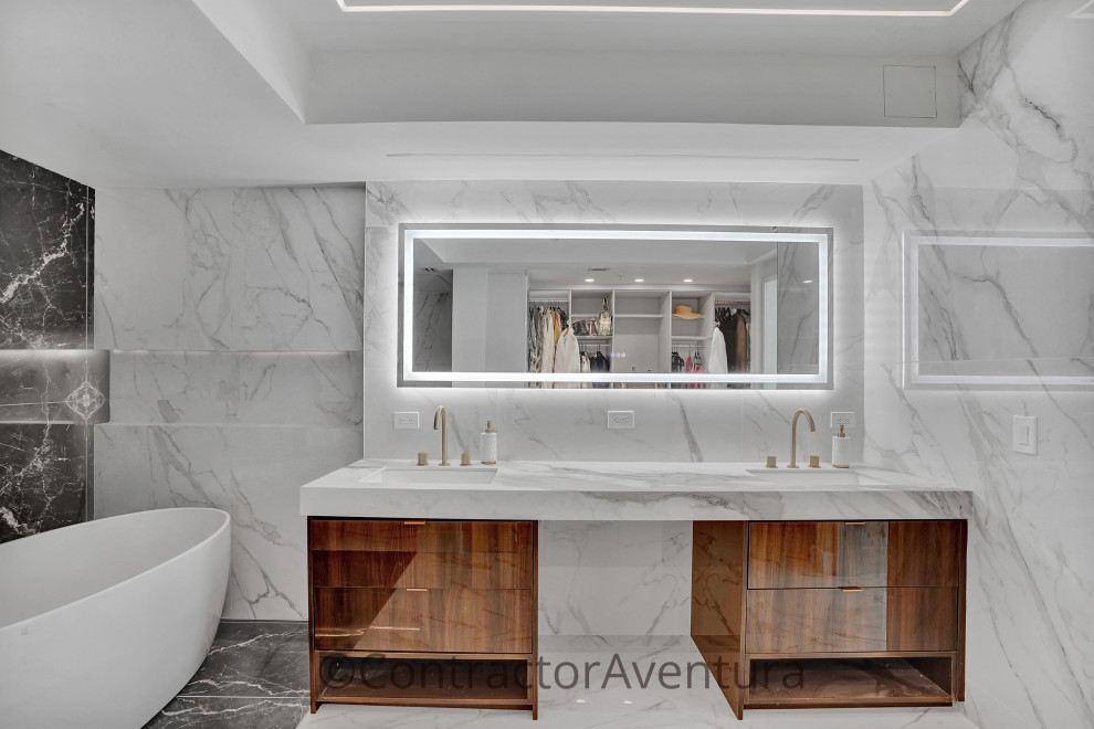 Inspiration for a contemporary home design remodel in Miami