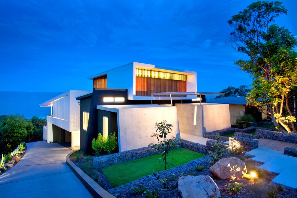 Design ideas for a contemporary exterior in Sunshine Coast.