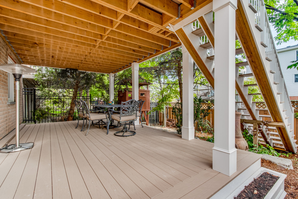 Example of a transitional deck design in Toronto
