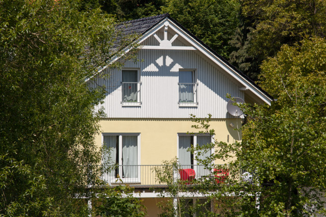 Geschicktes Bauen am Hang landstil-hus-og-facade