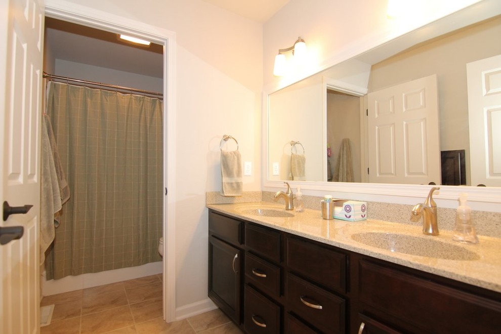 Bathroom - transitional bathroom idea