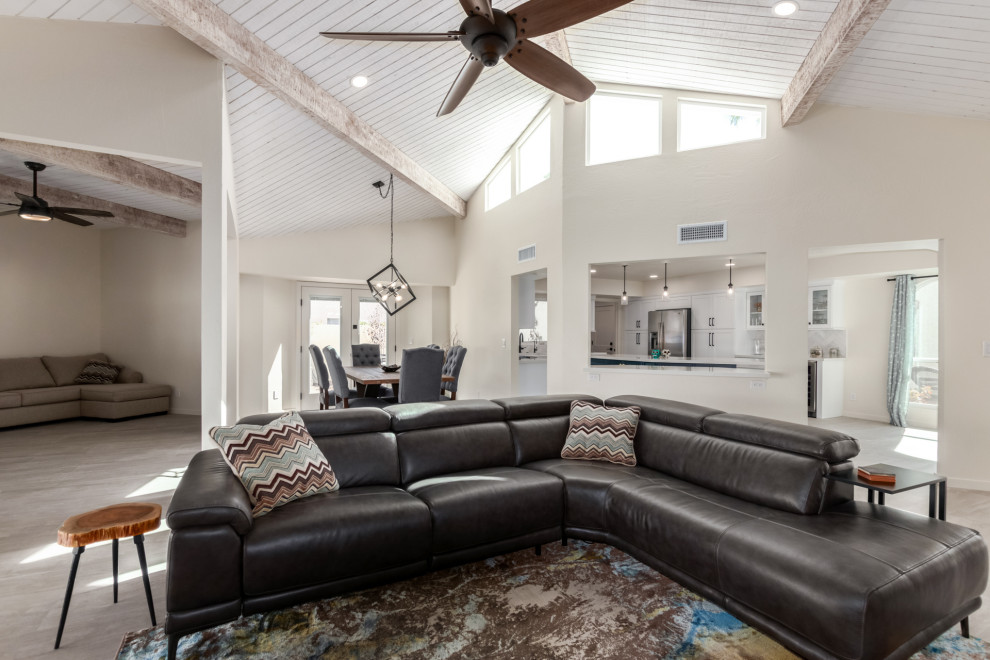 Home design - transitional home design idea in Phoenix