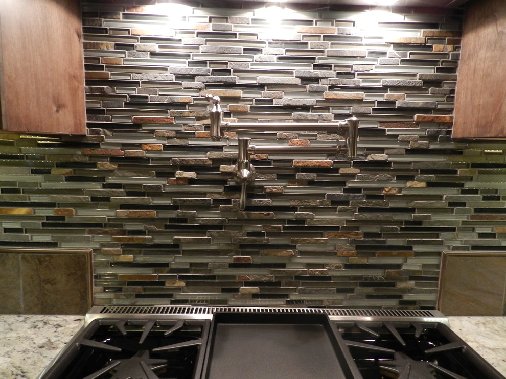 Example of a mountain style home design design in Salt Lake City