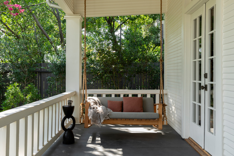 Transitional porch idea in Austin