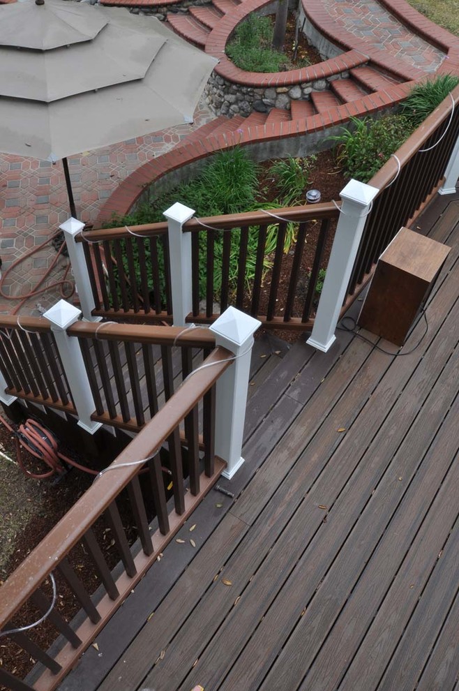 Example of a transitional home design design in Los Angeles