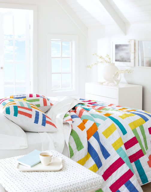 Tybee Island Patchwork Bedroom contemporary-sovrum