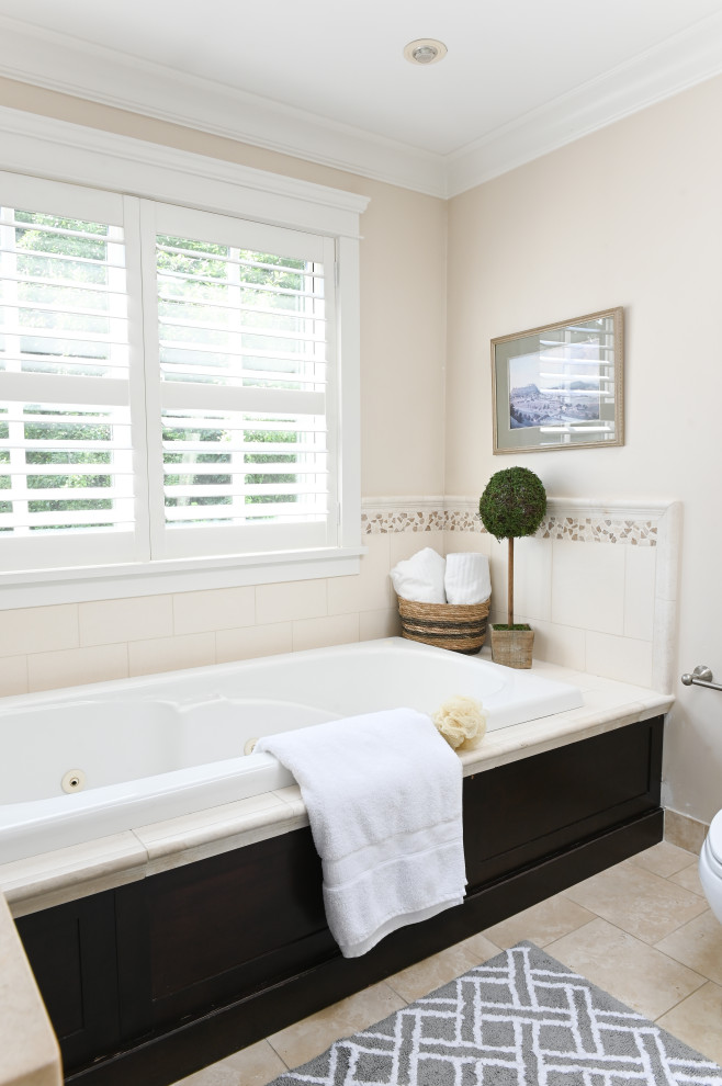 Inspiration for a transitional bathroom remodel in Vancouver