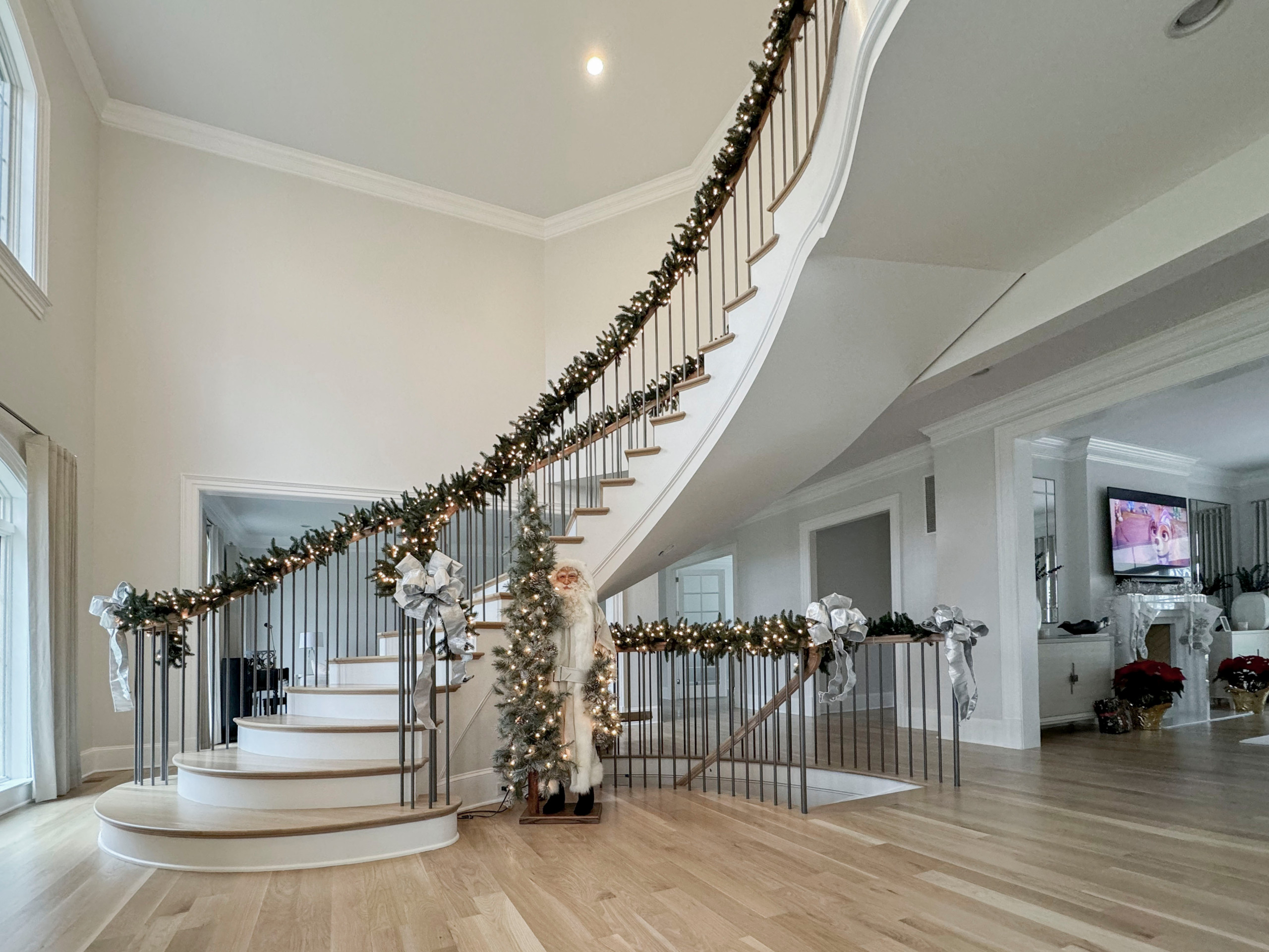 116_Elegant & Eye-catching Curved Staircase, Leesburg VA 20175