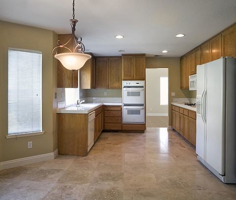 Kitchen - kitchen idea in Chicago