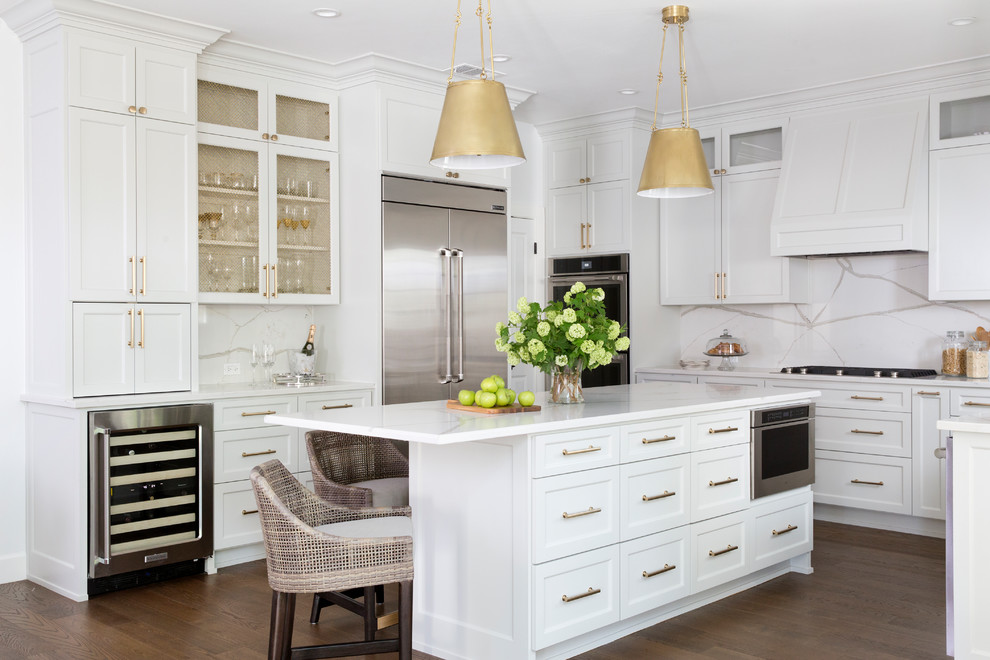 Transitional kitchen photo in Austin
