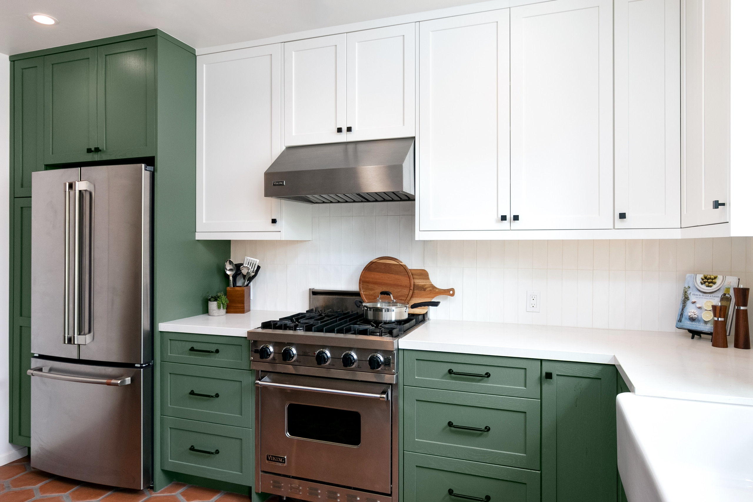 Cucina verde con pavimento in terracotta : Foto e Idee per Ristrutturare e  Arredare - Febbraio 2024