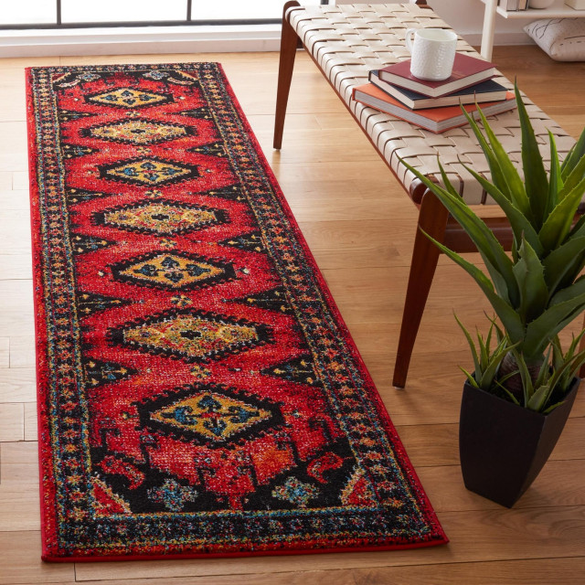 Safavieh Vintage Hamadan Vth251Q Traditional Rug, Red and Black, 6'7"x6