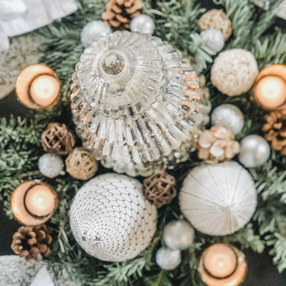 Holiday table settings don’t have to be overwhelming, difficult or costly...so we’ve put together two simple holiday tablescapes using basic everyday dishes, napkins & silverware to show you just how