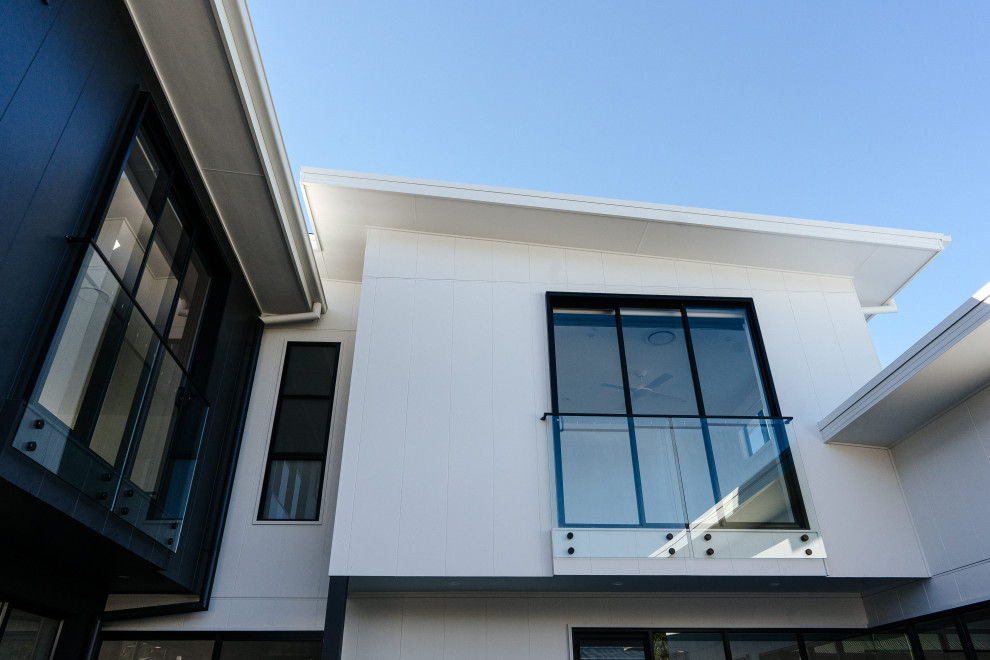 Mid-sized courtyard rectangular pool in Wollongong with tile.