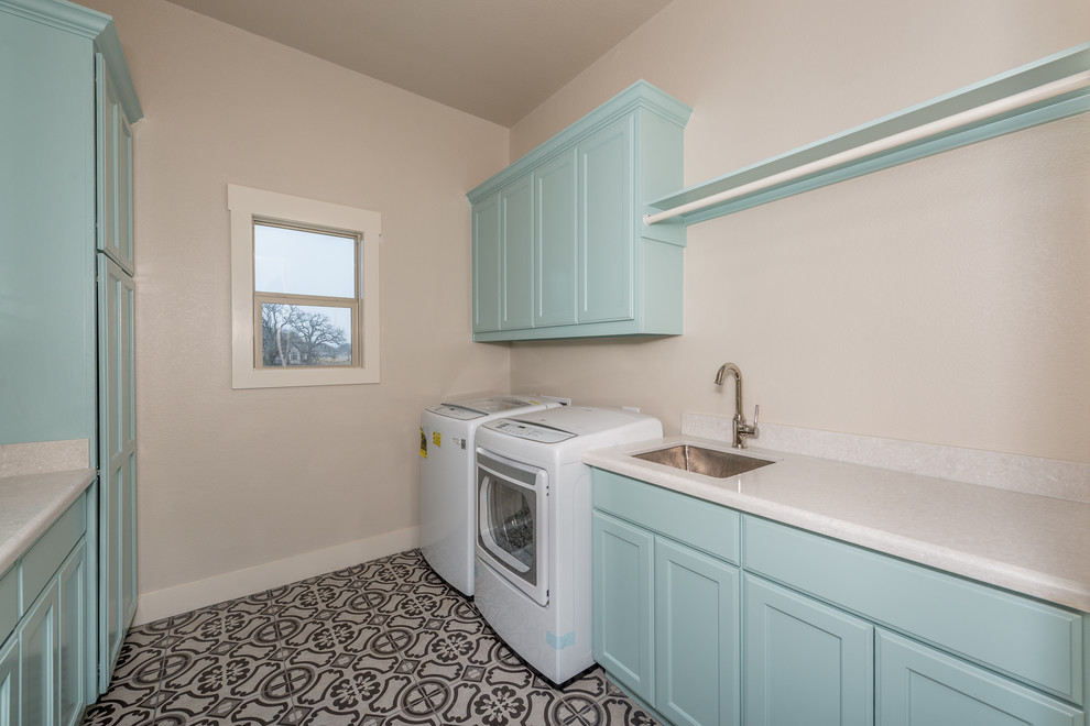 Inspiration for a transitional home design remodel in Austin