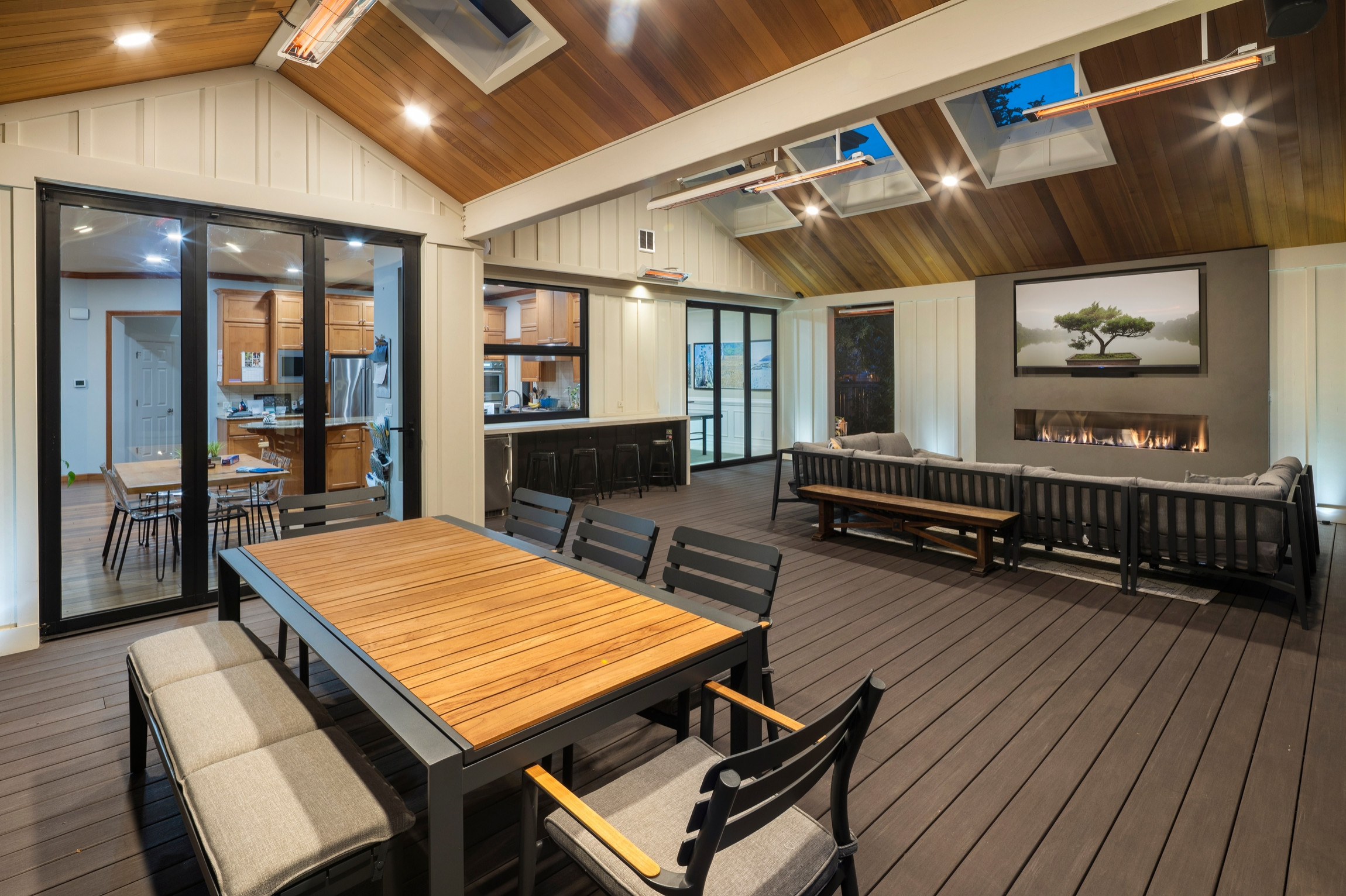 Sammamish Contemporary Outdoor Living
