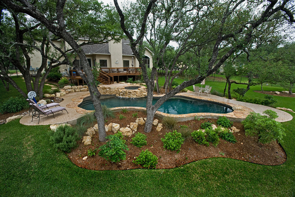 Mountain style home design photo in Austin