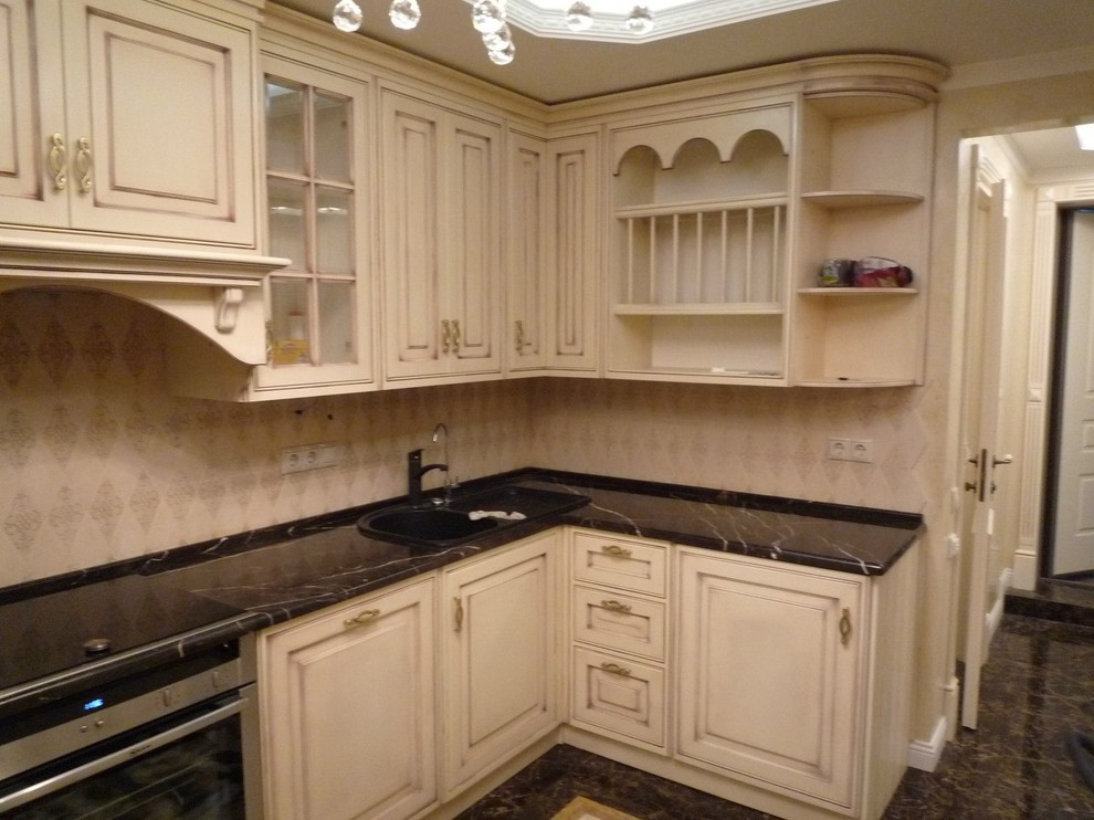 Кухня в классическом стиле. Материал МДФ, покрытие эмаль, патина.