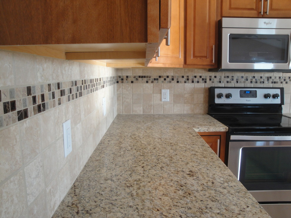 Transitional kitchen photo in Chicago