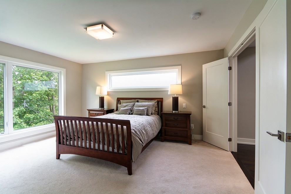 Example of a transitional home design design in Ottawa