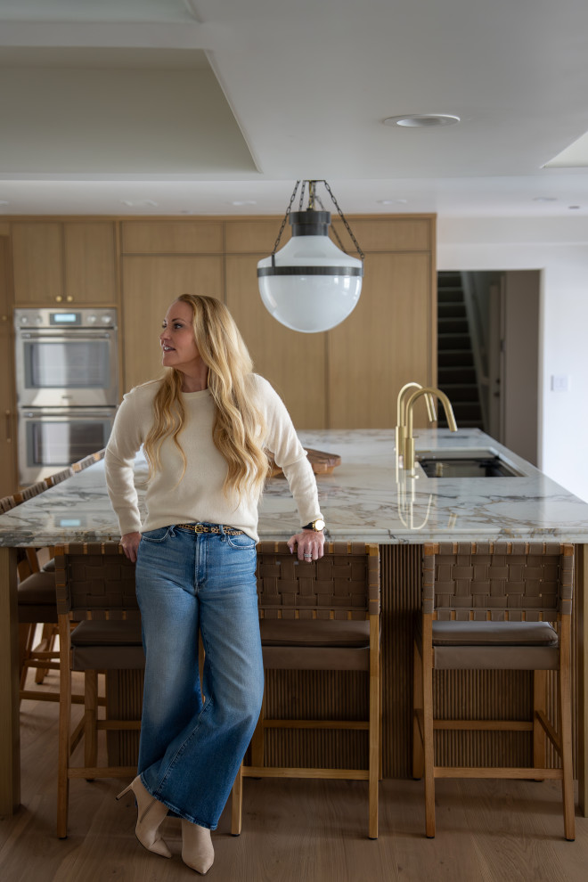 Kitchen - transitional kitchen idea in Orange County