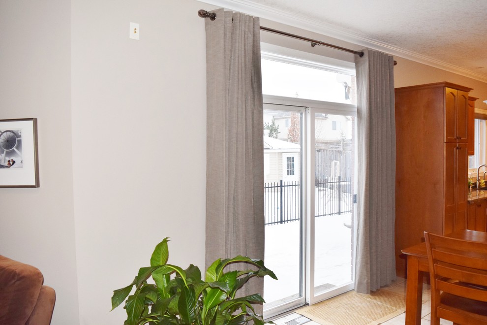 Inspiration for a transitional kitchen/dining room combo remodel in Toronto