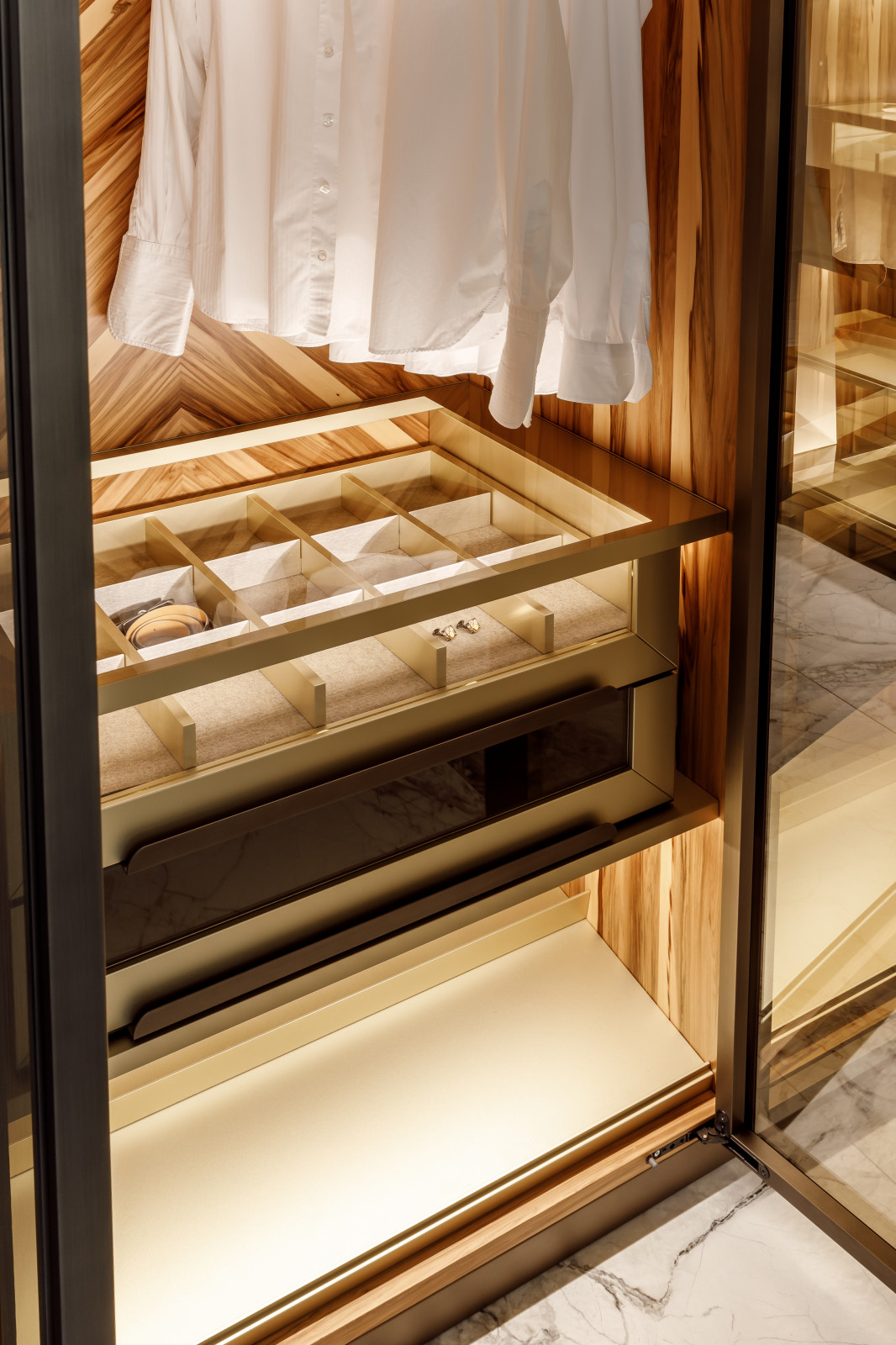 Мебель для мастер-спальни загородного дома