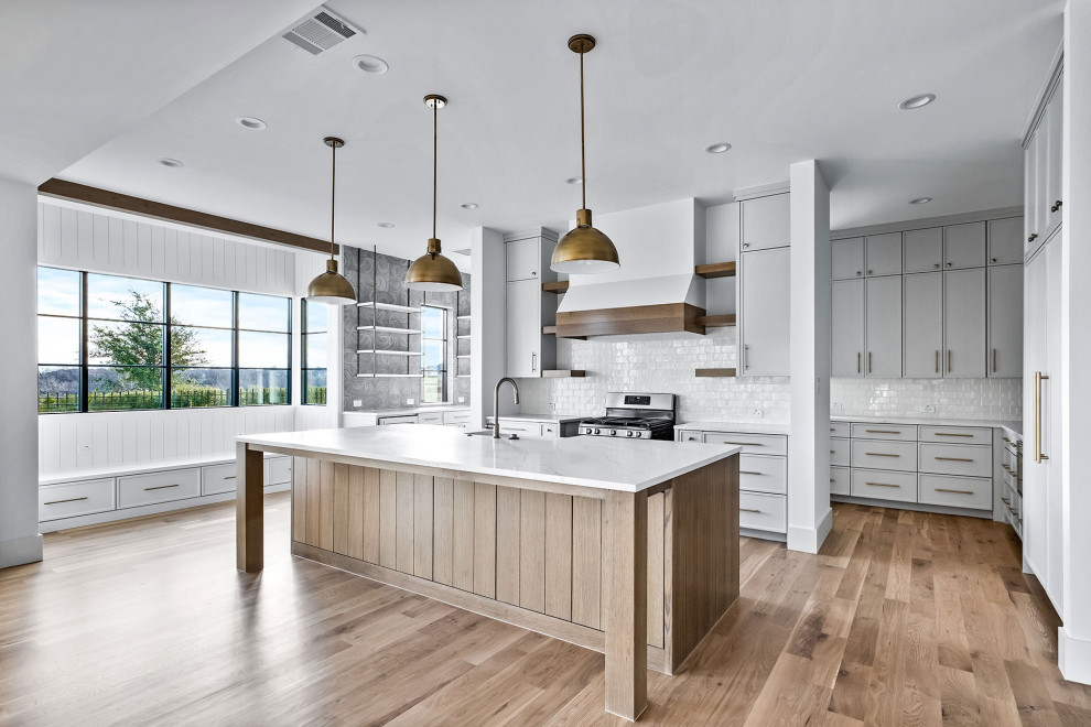 Example of a transitional kitchen design in Dallas