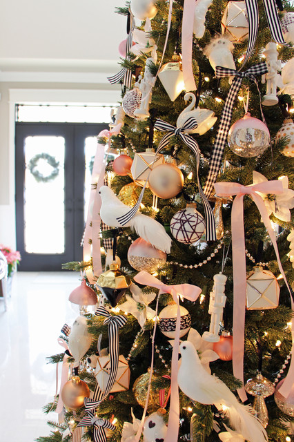 Holiday Decor contemporary-entry