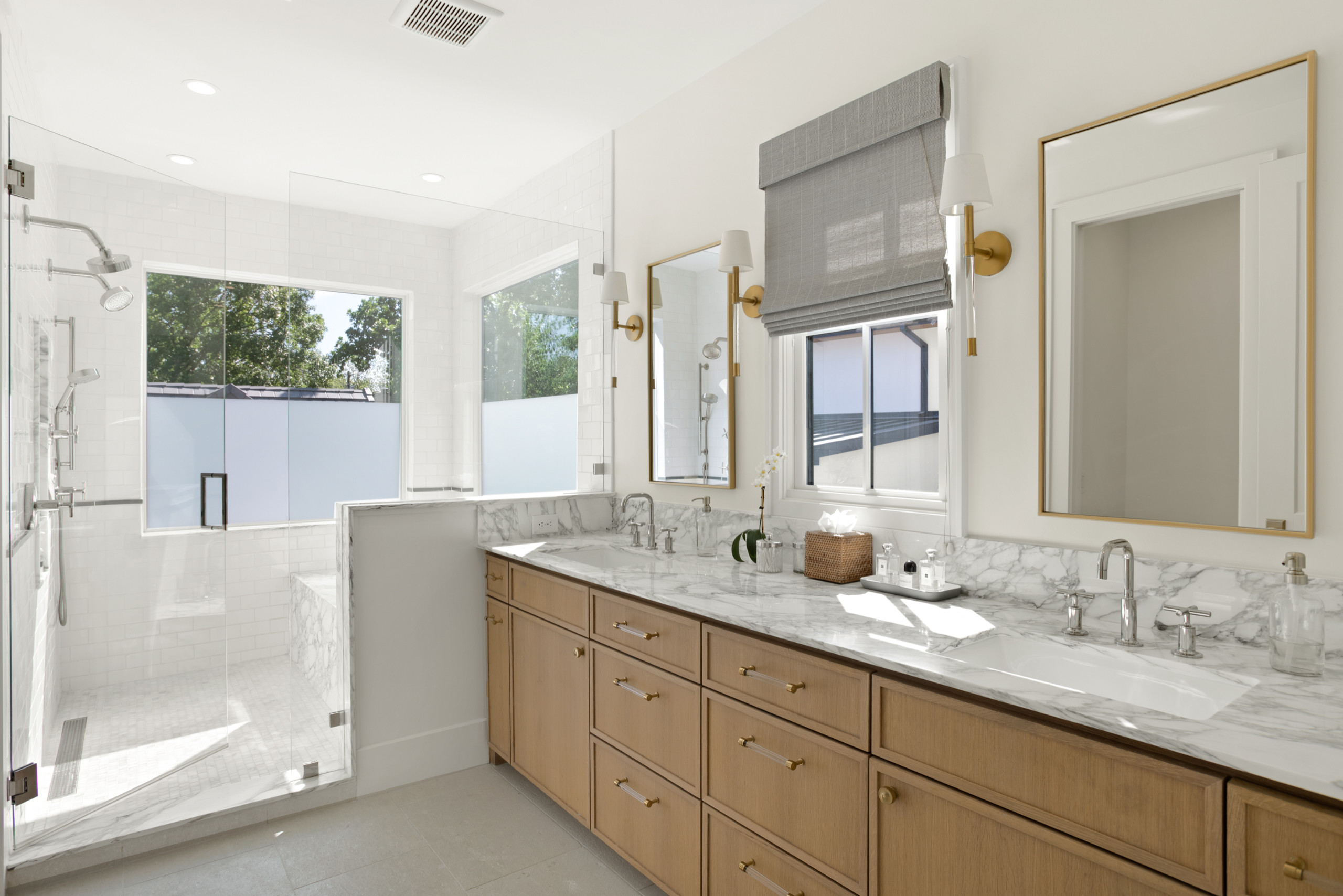 FRAMELESS SHOWERS