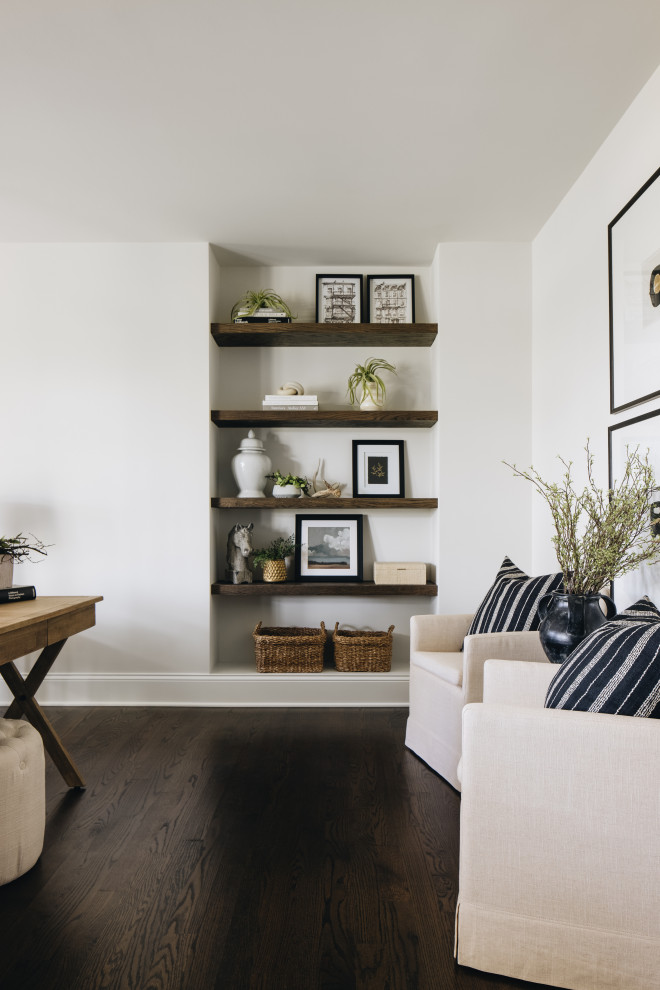 Transitional home design photo in Chicago