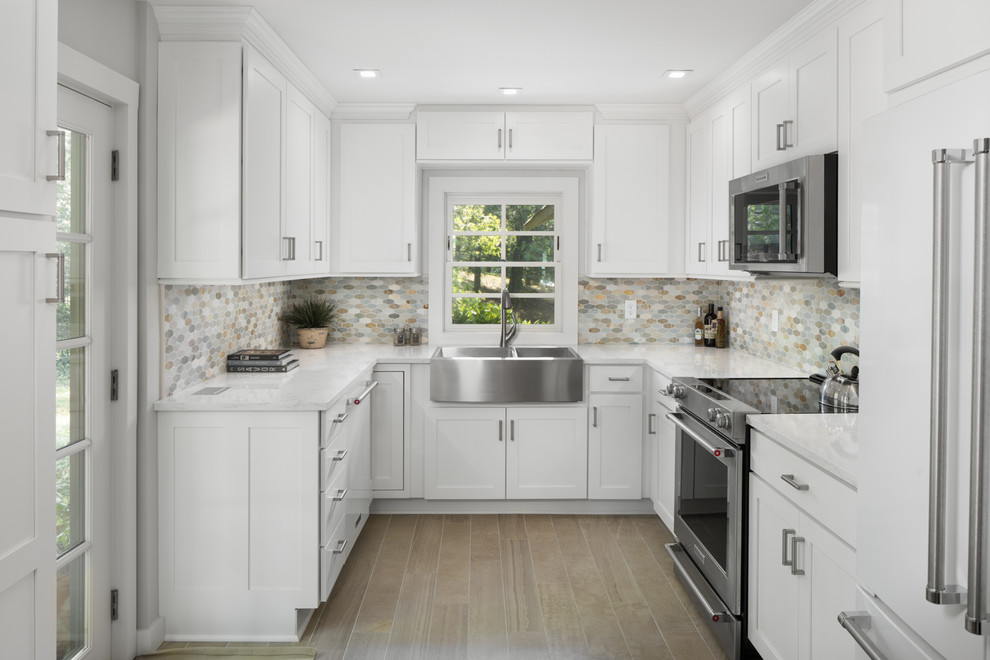 Kitchen - transitional kitchen idea