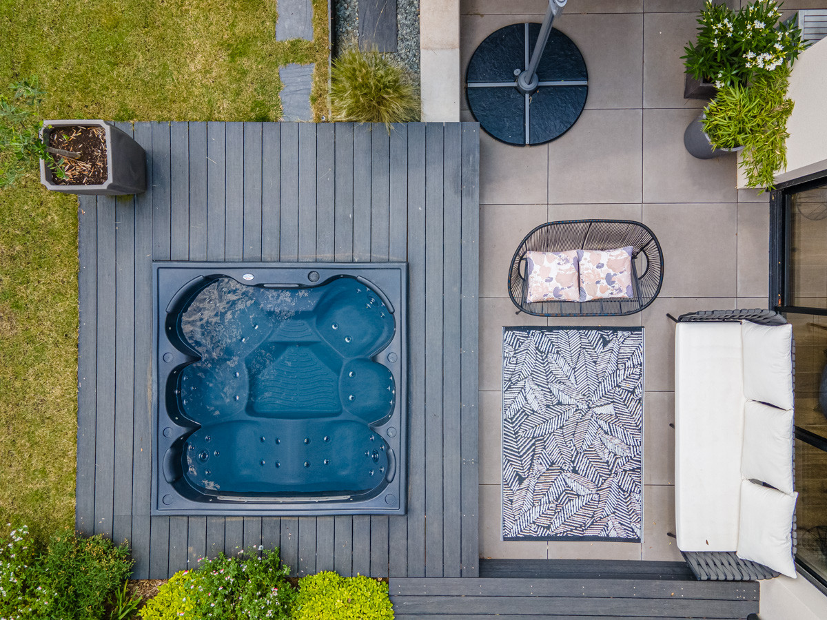 Aménagement d'un jardin avec jacuzzi