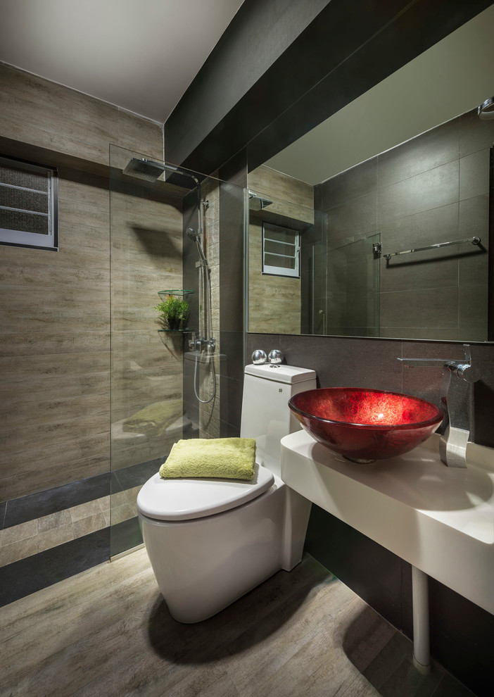 Design ideas for a traditional bathroom in Singapore.