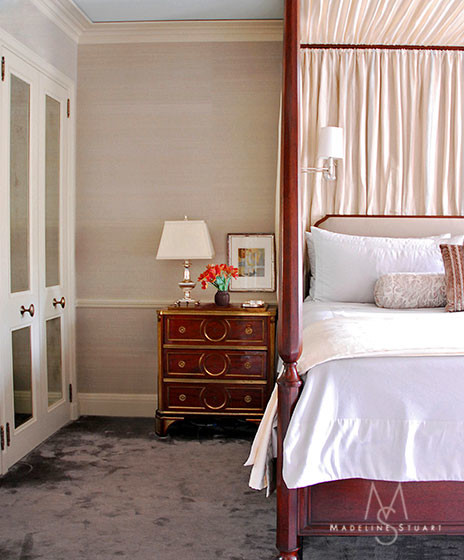 Inspiration for a transitional bedroom in Los Angeles.