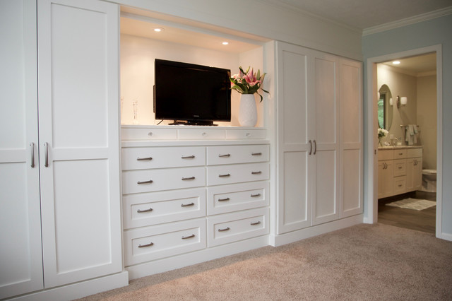 Inspiration for a large transitional home design remodel in Indianapolis