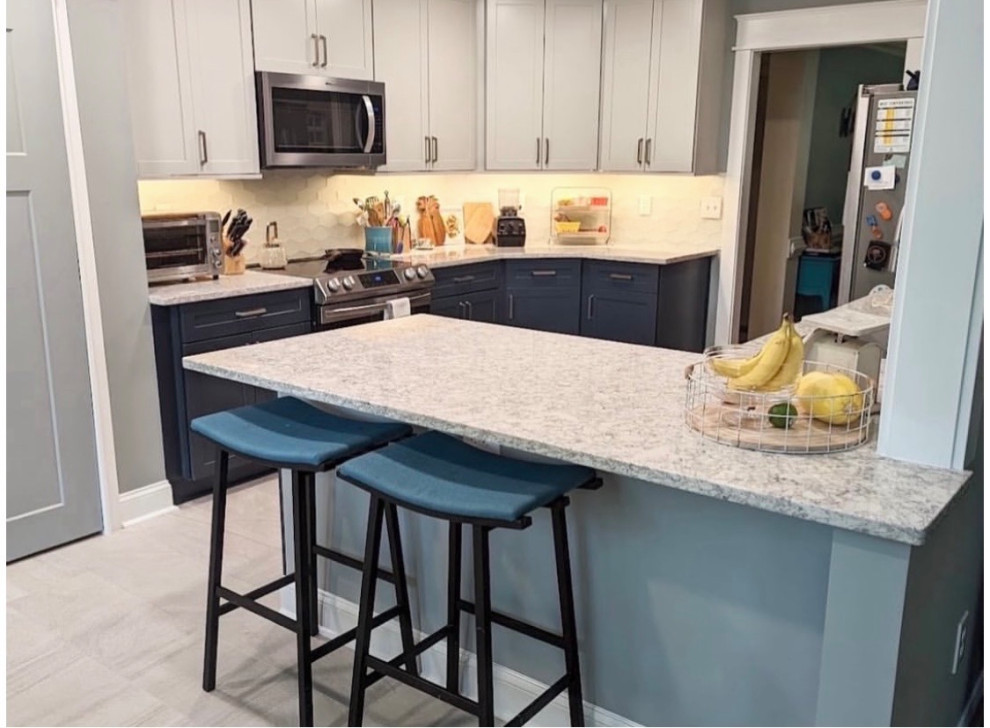 Kitchen - kitchen idea in Charleston