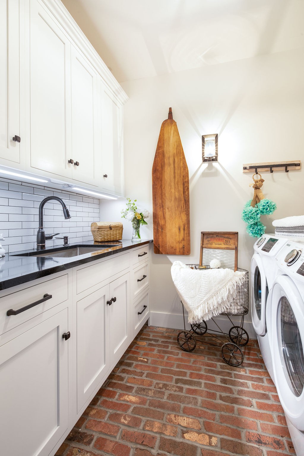 75 Laundry Room with Black Countertops Ideas You'll Love - December, 2025 |  Houzz, image size:1024x1536